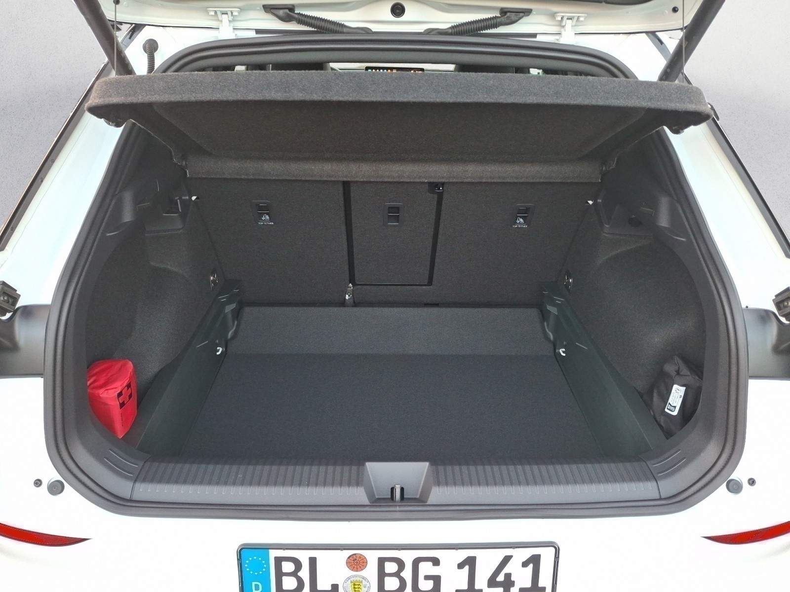 Volkswagen - T-Roc R-Line 1.5 l eTSI OPF  7-Gang-Doppelkupplungsgetriebe DSG