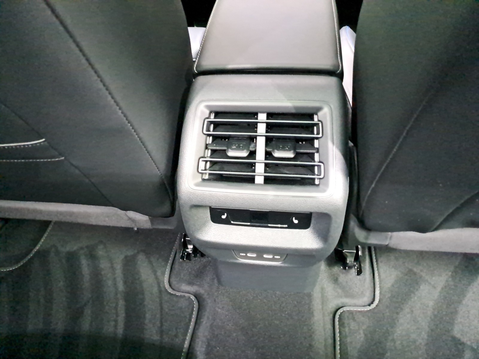 Volkswagen - Tayron R-Line 2,0 l TDI SCR 4MOTION   7-Gang-Doppelkupplungsgetrie be DSG