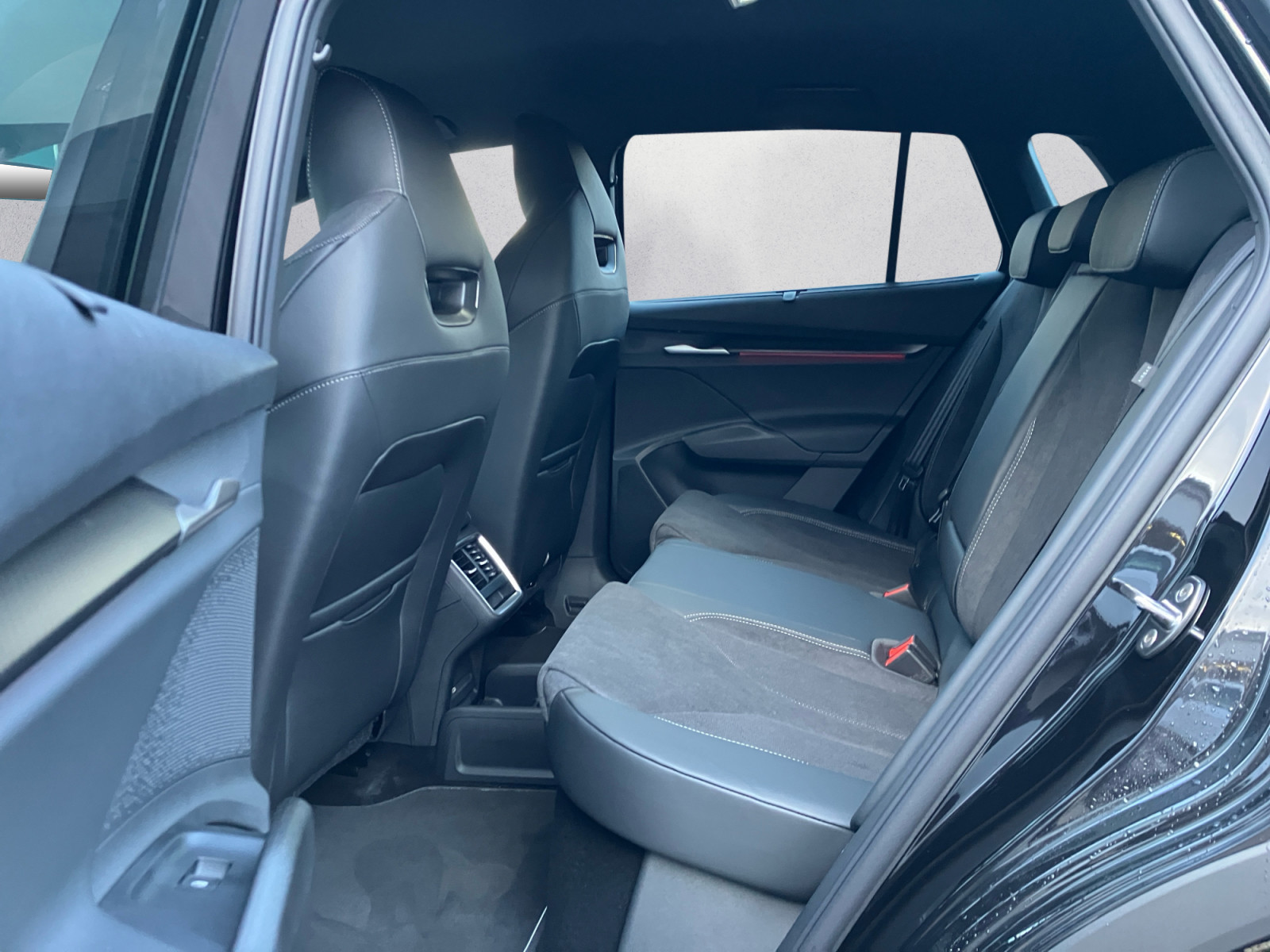 Skoda - Elroq 85x Sportline h Batterie Elektromotor 1-Gang-Automatik 4x4