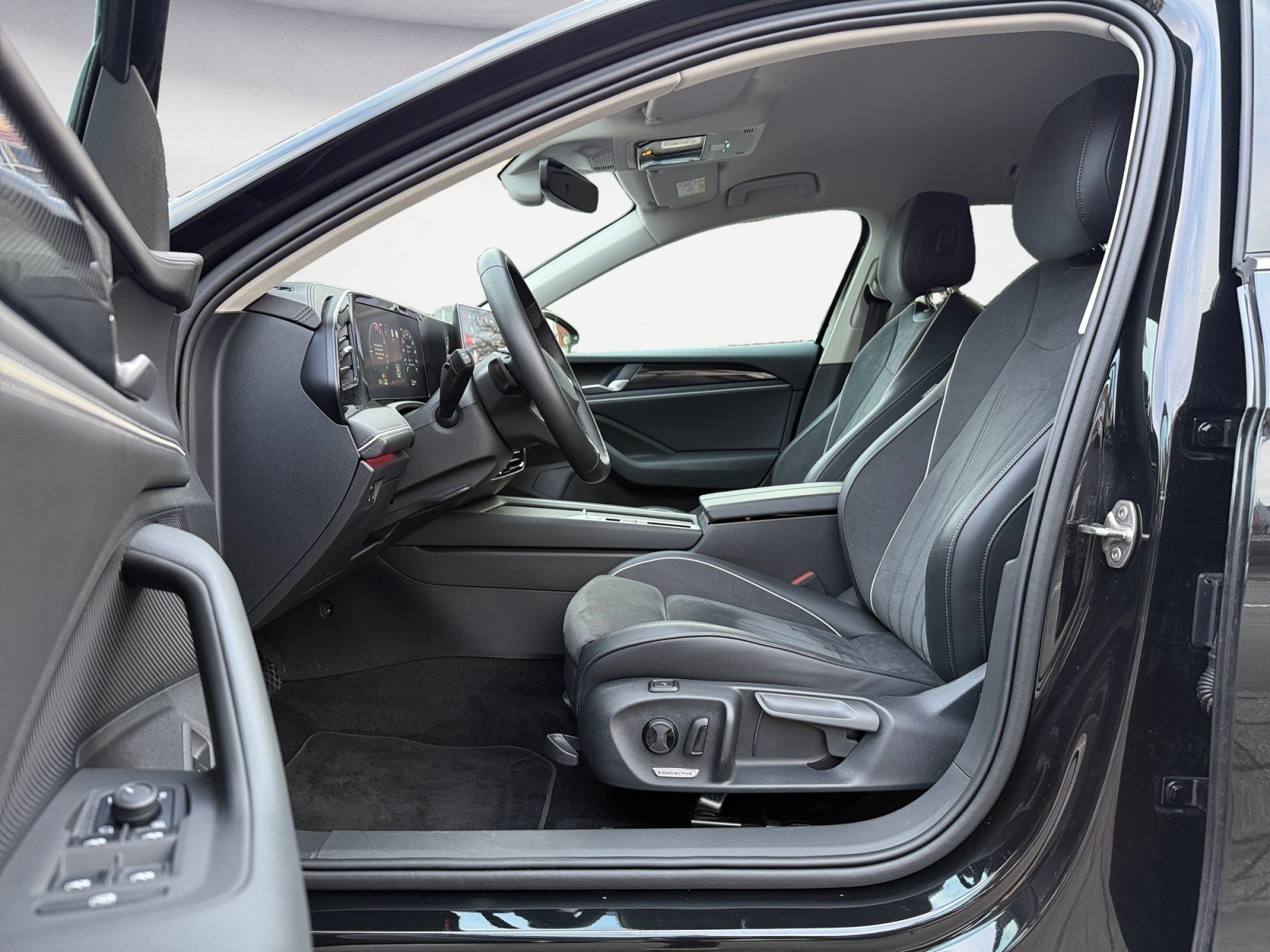 Volkswagen - Passat Business 1,5 l eHybrid OPF