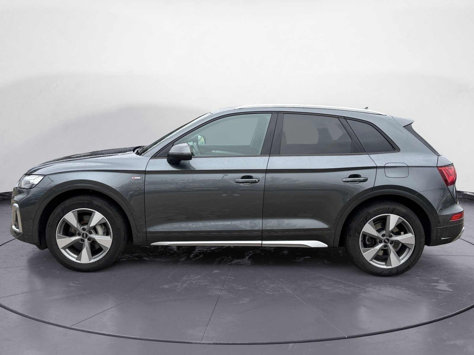 Audi - Q5 S line 55TFSI e quattro S tronic
