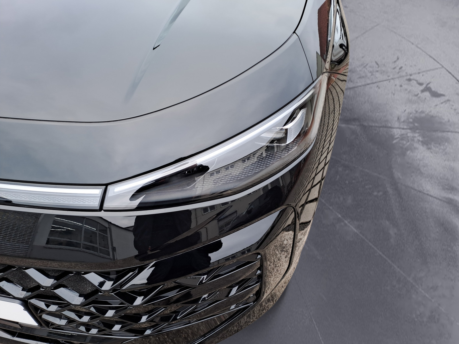 Volkswagen - T-Roc R-Line 1.5 l eTSI OPF   7-Gang-Doppelkupplungsgetriebe DSG