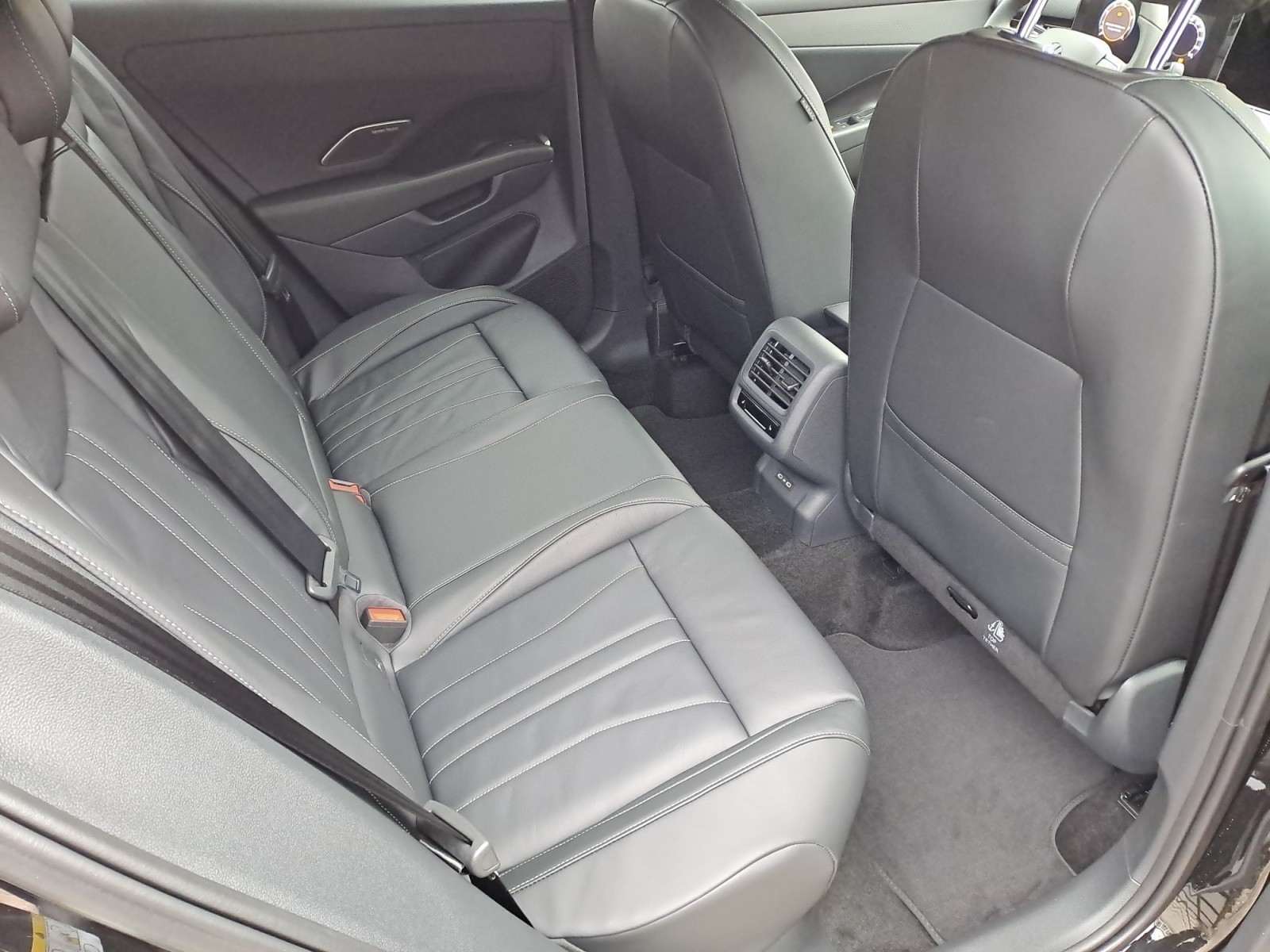 Volkswagen - T-Roc R-Line 1.5 l eTSI OPF   7-Gang-Doppelkupplungsgetriebe DSG